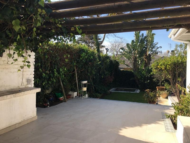 To Let 2 Bedroom Property for Rent in Bishopscourt Western Cape